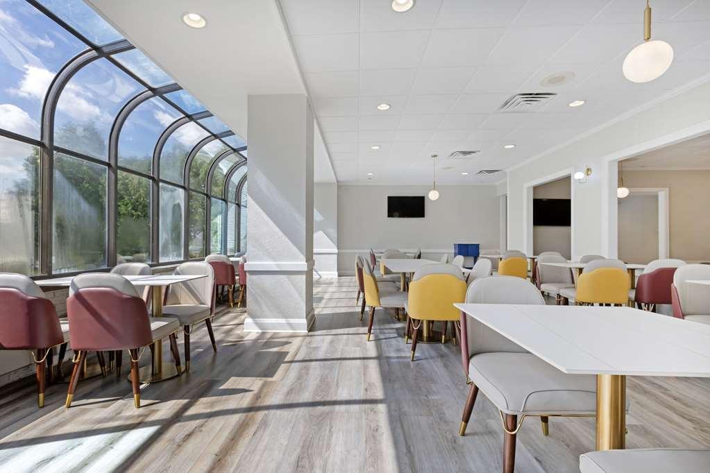 ווטרלו The Lux Hotel & Conference Center, Ascend Hotel Collection מסעדה תמונה