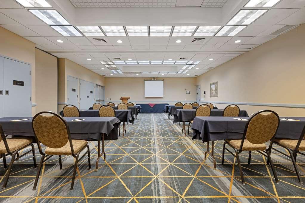 ווטרלו The Lux Hotel & Conference Center, Ascend Hotel Collection מתקנים תמונה